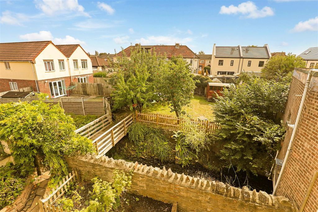 Property photo 3 of 21