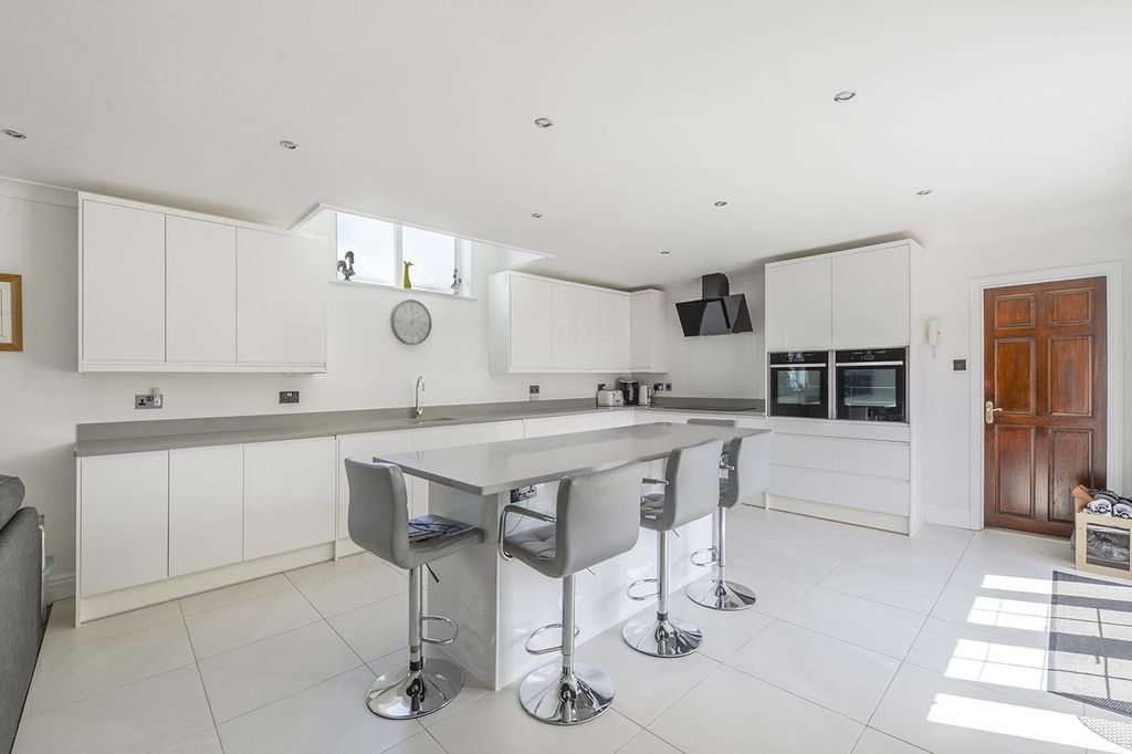 Property photo 3 of 22 3