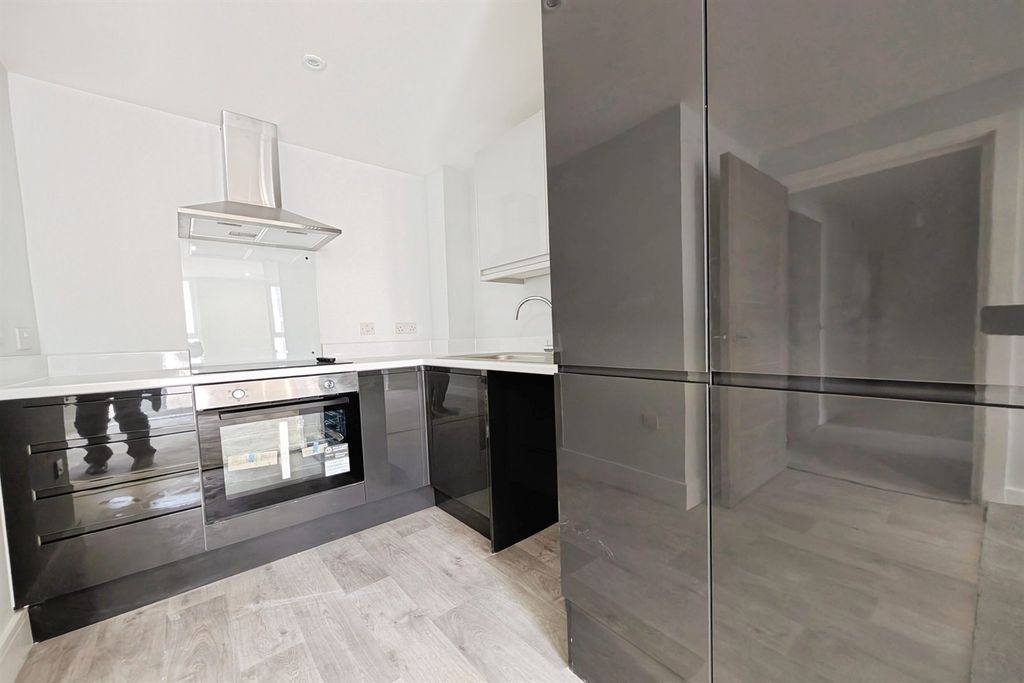 Property photo 3 of 5 (Main)