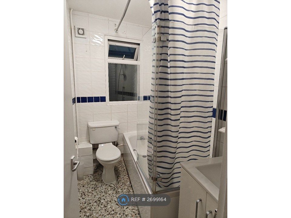 Property photo 3 of 9 Bathroom