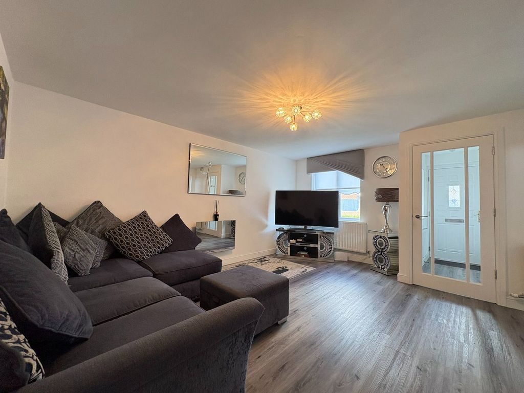 Property photo 2 of 32