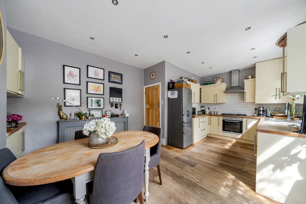 Property photo 3 of 19 9-6A637B9F589Bf-1...