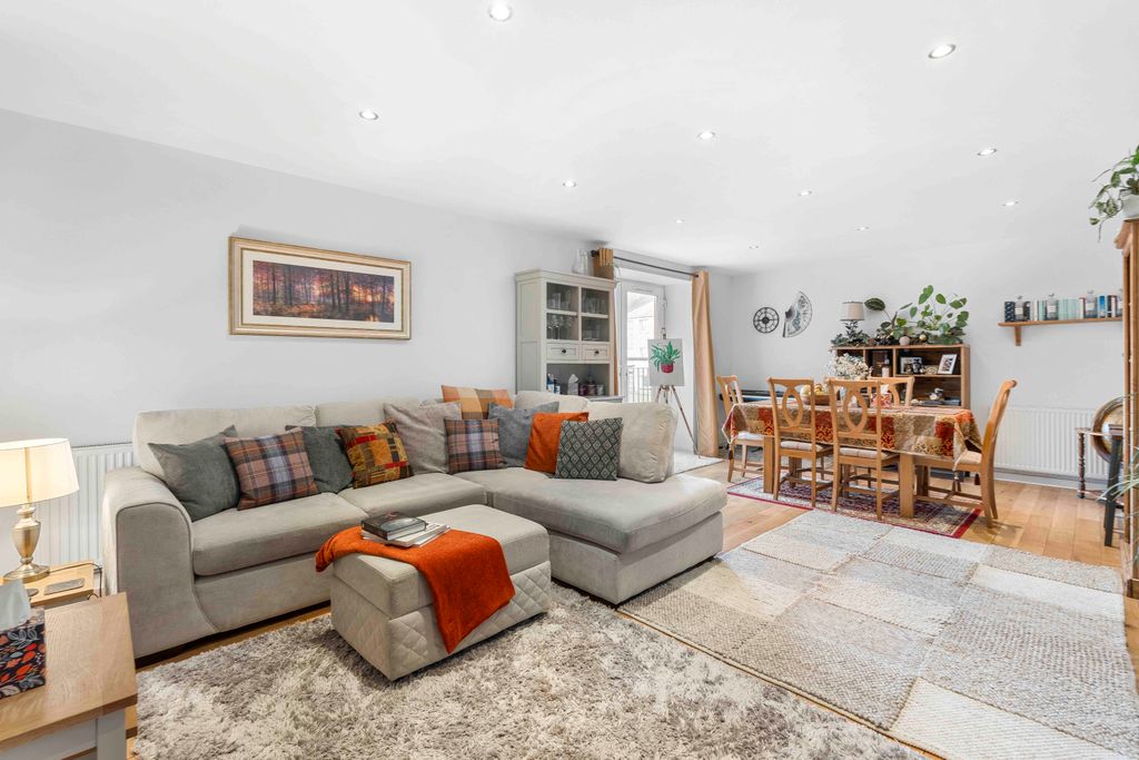 Property photo 2 of 39