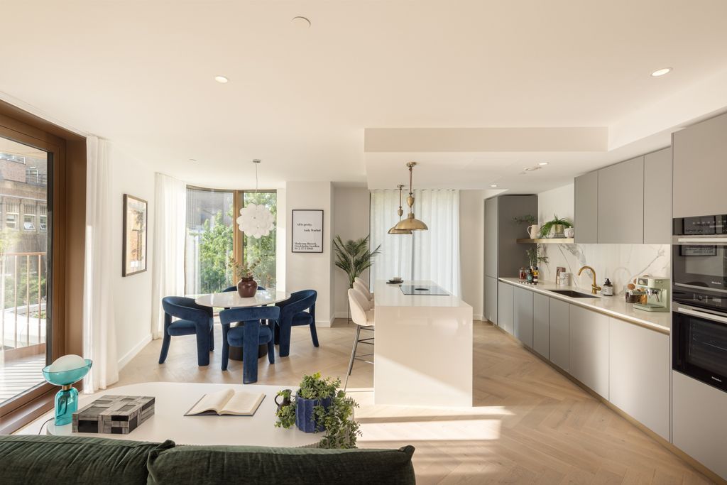 Property photo 1 of 43