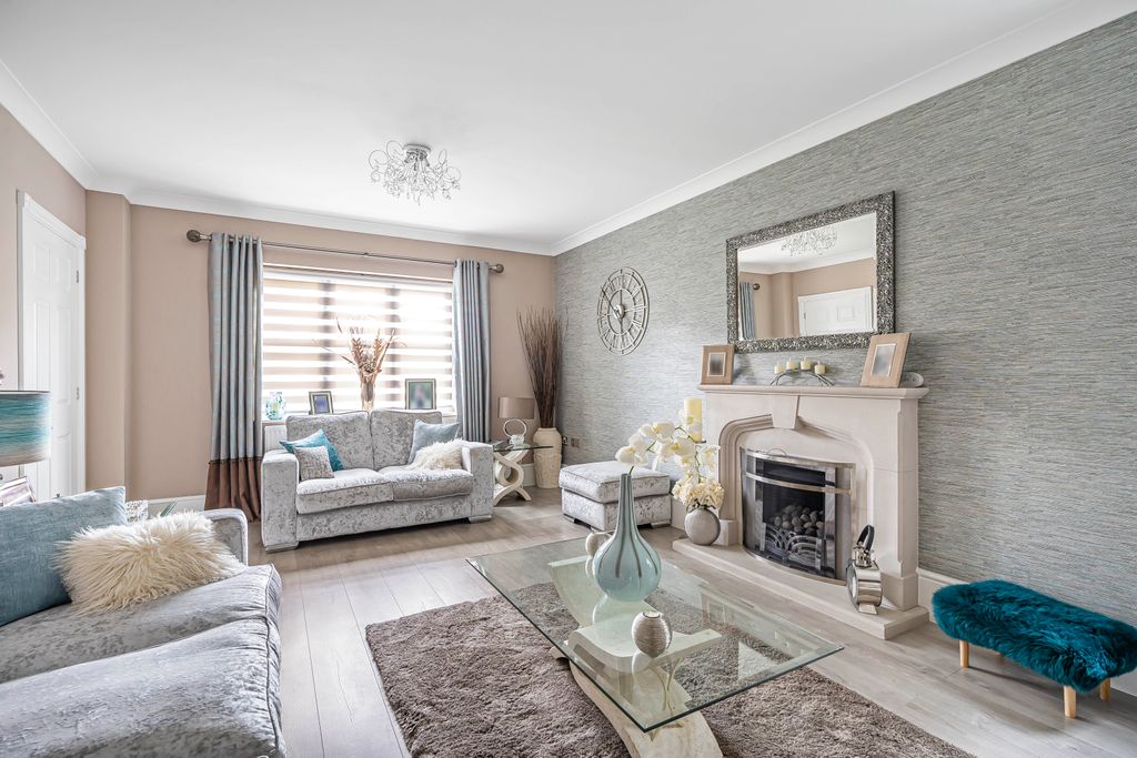 Property photo 2 of 32 Living