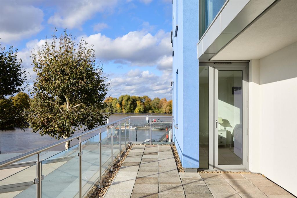 Property photo 1 of 34