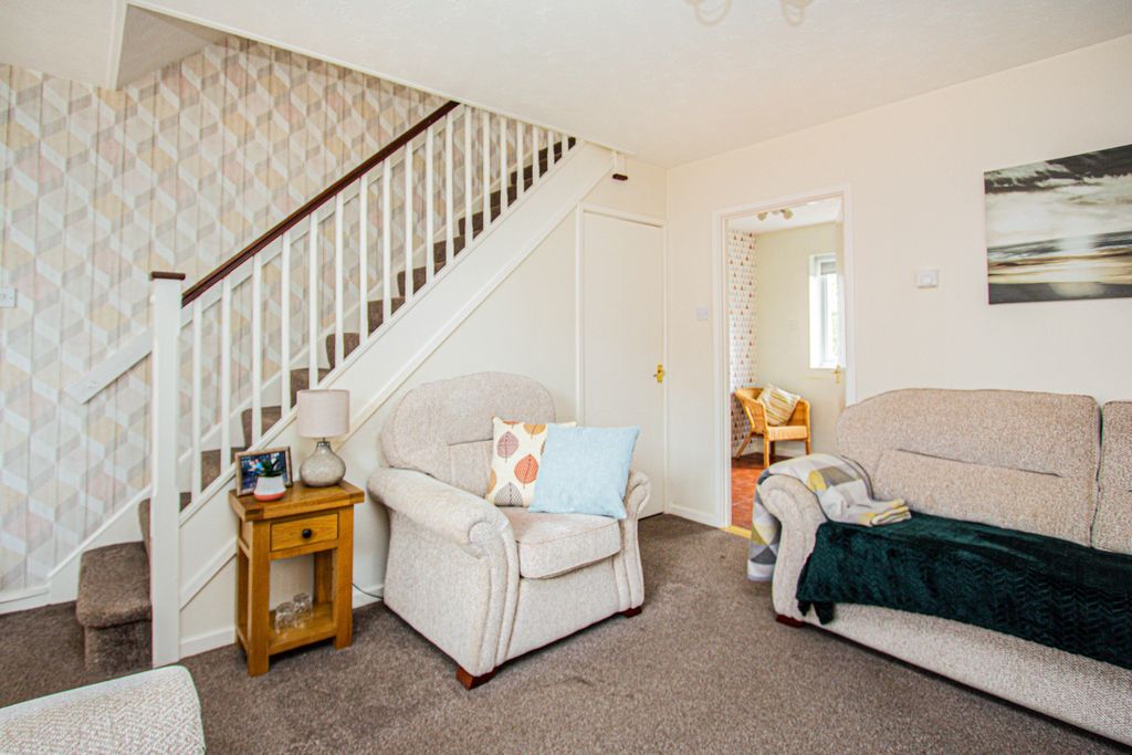 Property photo 3 of 10 Lounge