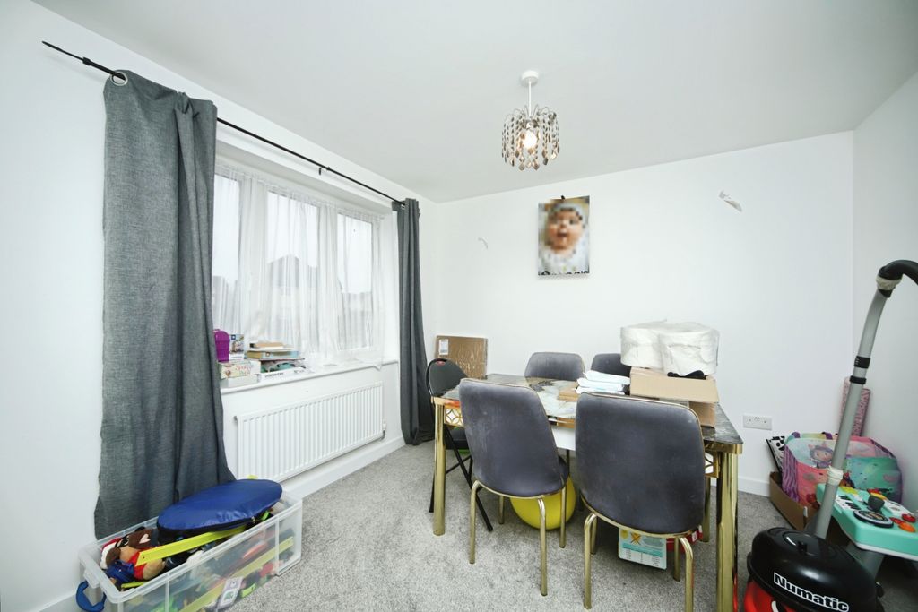 Property photo 3 of 18 Kitchen/Dining Room