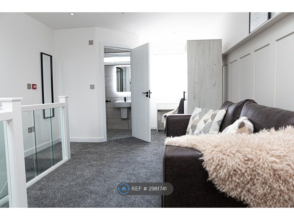 Property photo 1 of 8 Room 4 - Available