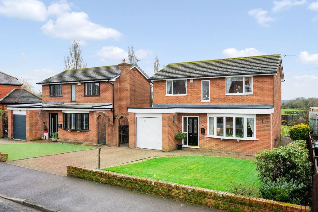 Property photo 1 of 42