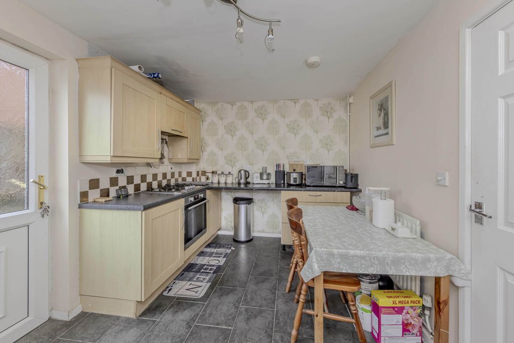 Property photo 3 of 23