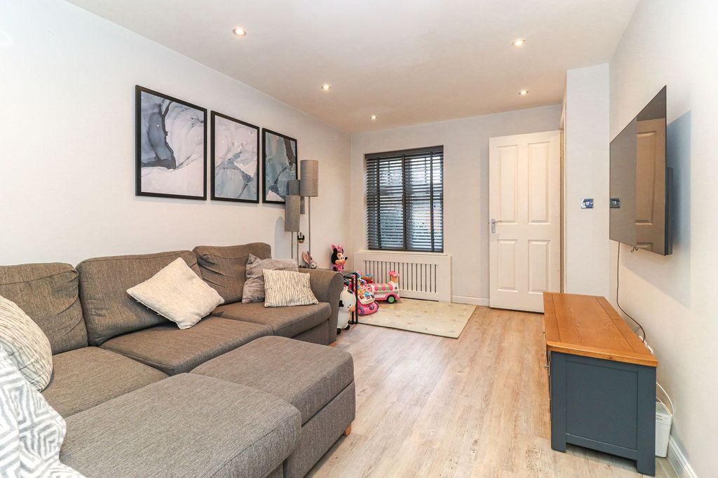 Property photo 3 of 14