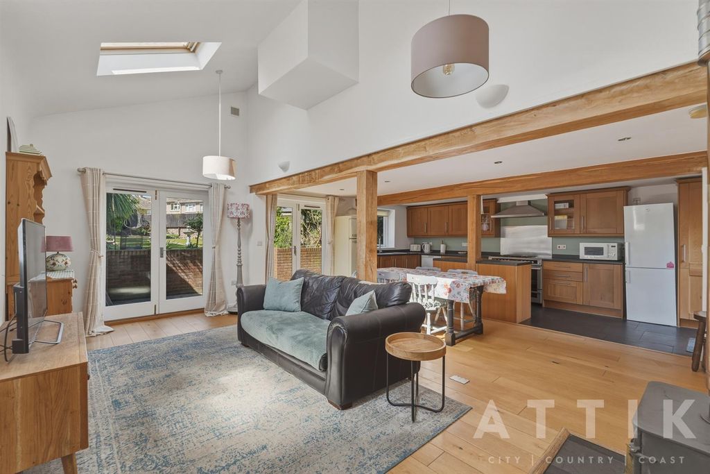 Property photo 2 of 45 London_Road_025.Jpg