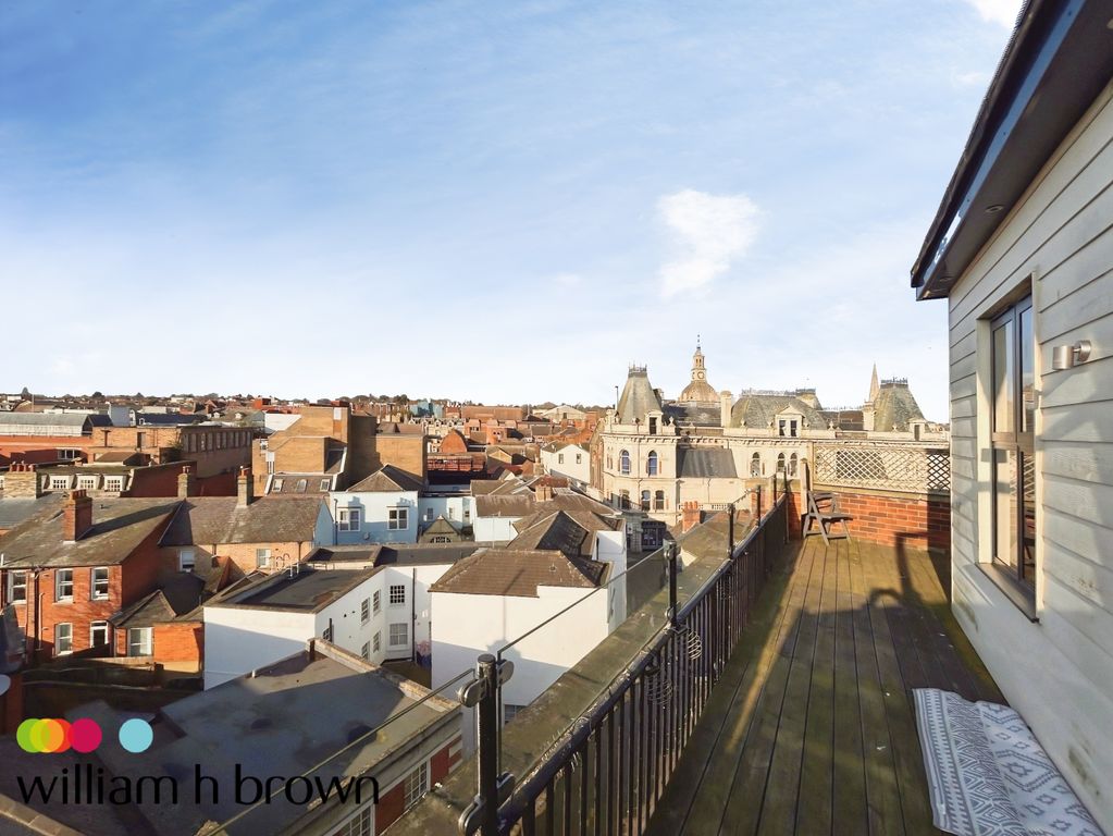 Property photo 3 of 14 Balcony