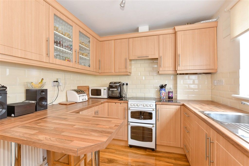 Property photo 3 of 9 Kitchen