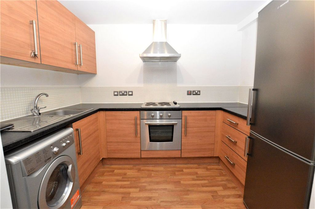Property photo 3 of 10 Picture No. 12