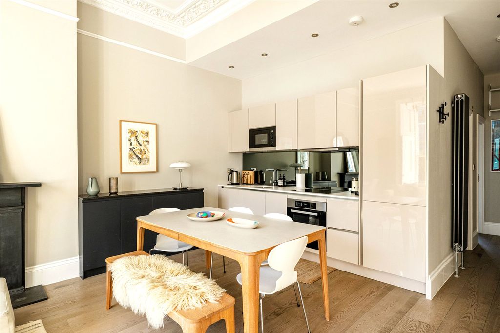 Property photo 3 of 11 Dining