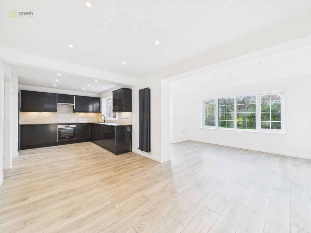 Property photo 3 of 26 Cam01698G0Pr0130Still017