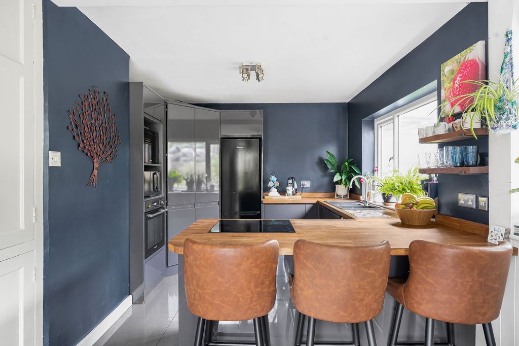 Property photo 2 of 26