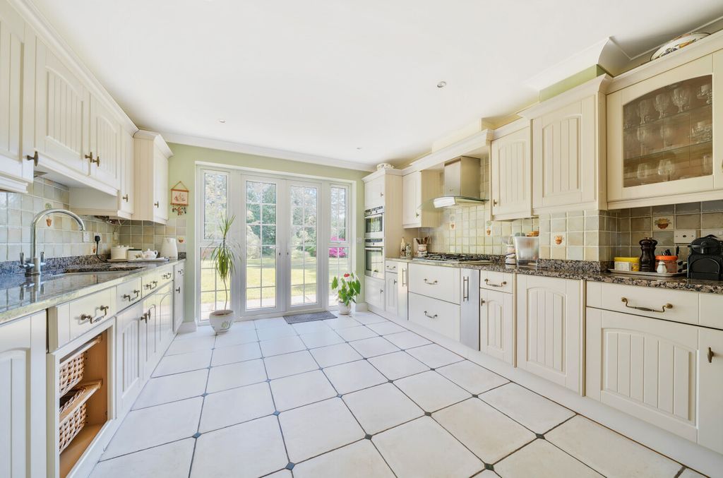 Property photo 2 of 12 1121417 (16).J...