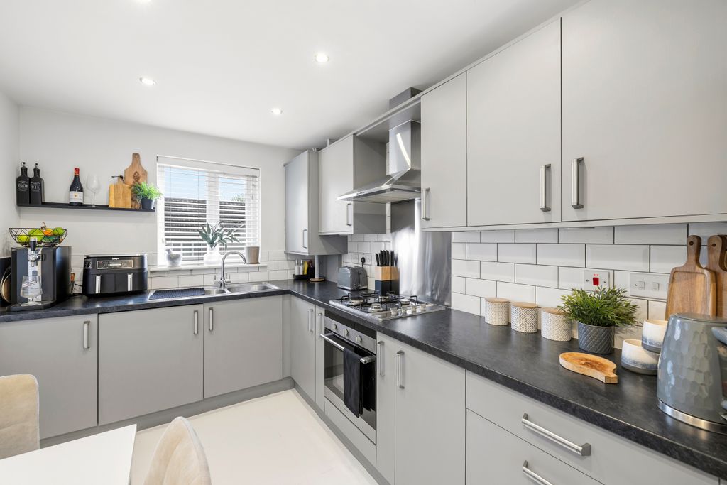 Property photo 3 of 27 Photo 3