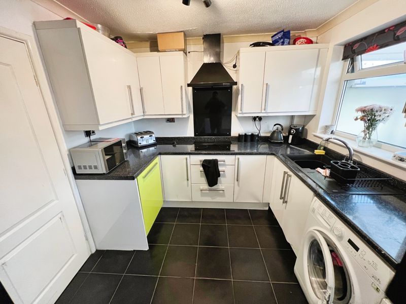Property photo 3 of 12 Kitchen