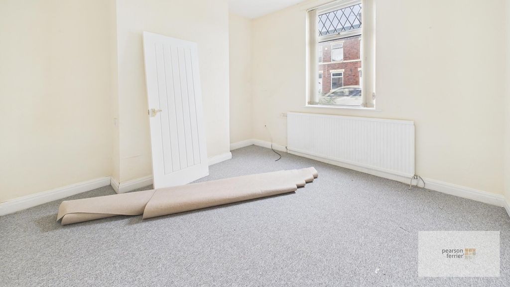 Property photo 3 of 7 Louunge