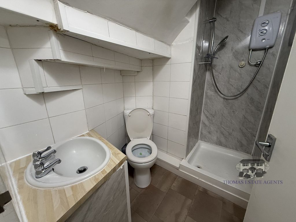 Property photo 3 of 8 Bathroom