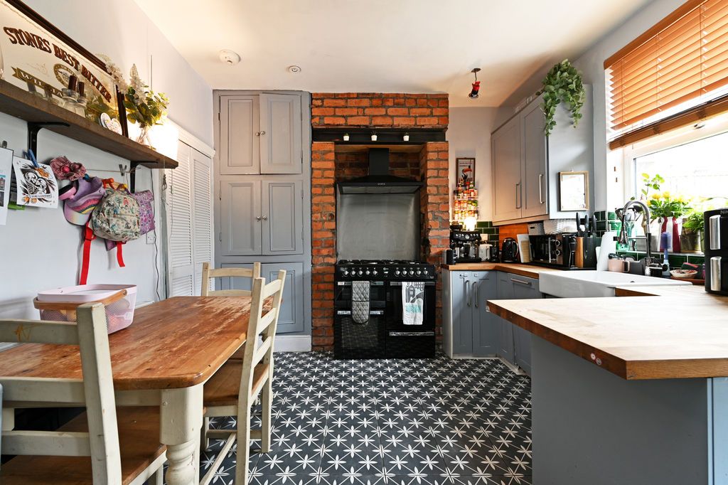 Property photo 3 of 22 Dining Kitchen