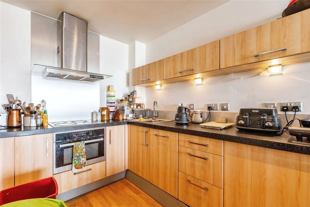 Property photo 3 of 9 43