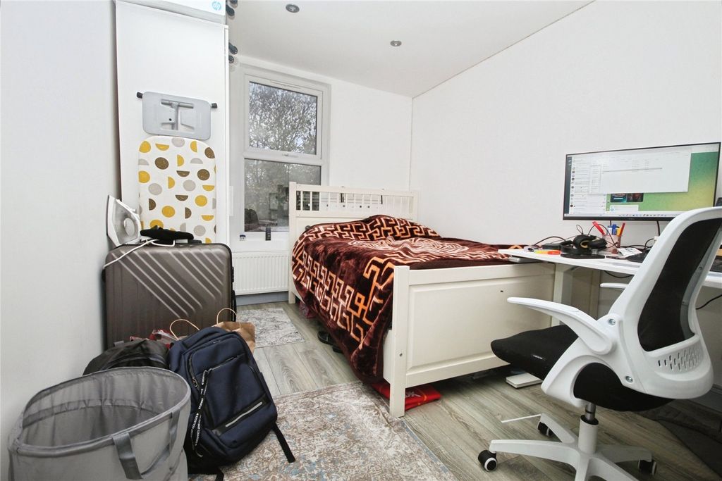 Property photo 3 of 11 Bedroom 1