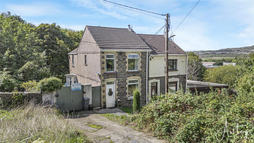 Property photo 1 of 21 Main Dwelling