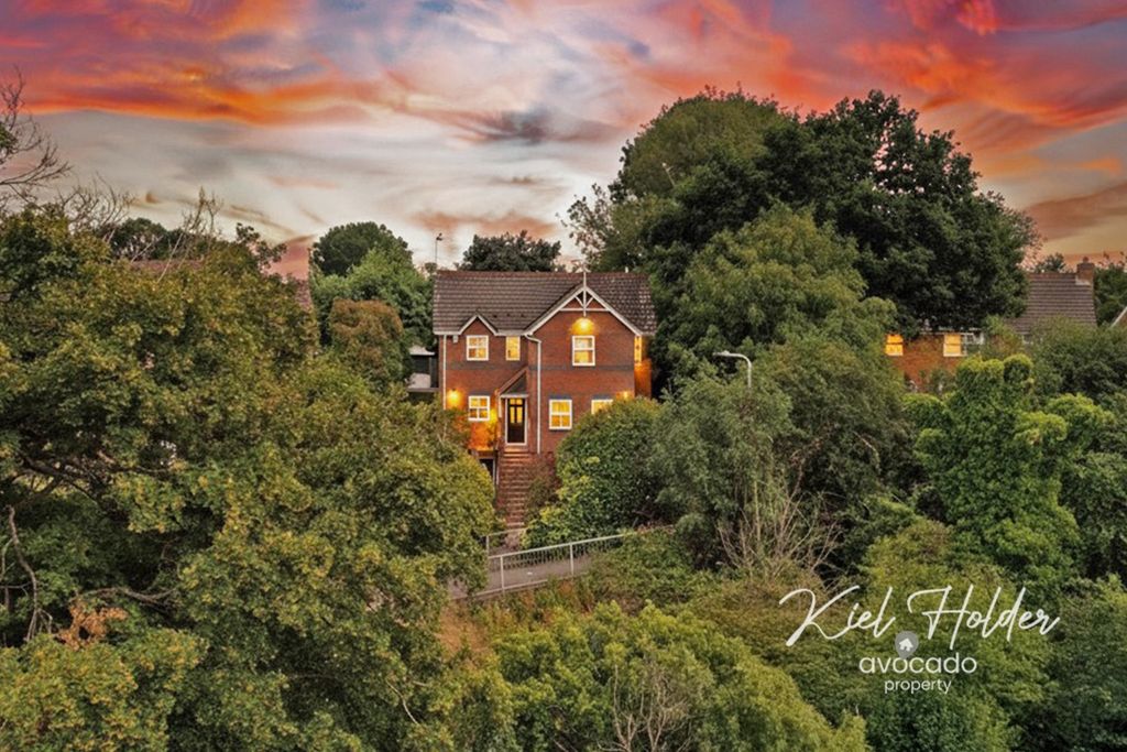 Property photo 2 of 21 4332715