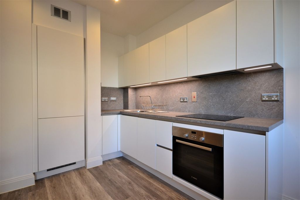 Property photo 2 of 6 Kitchen