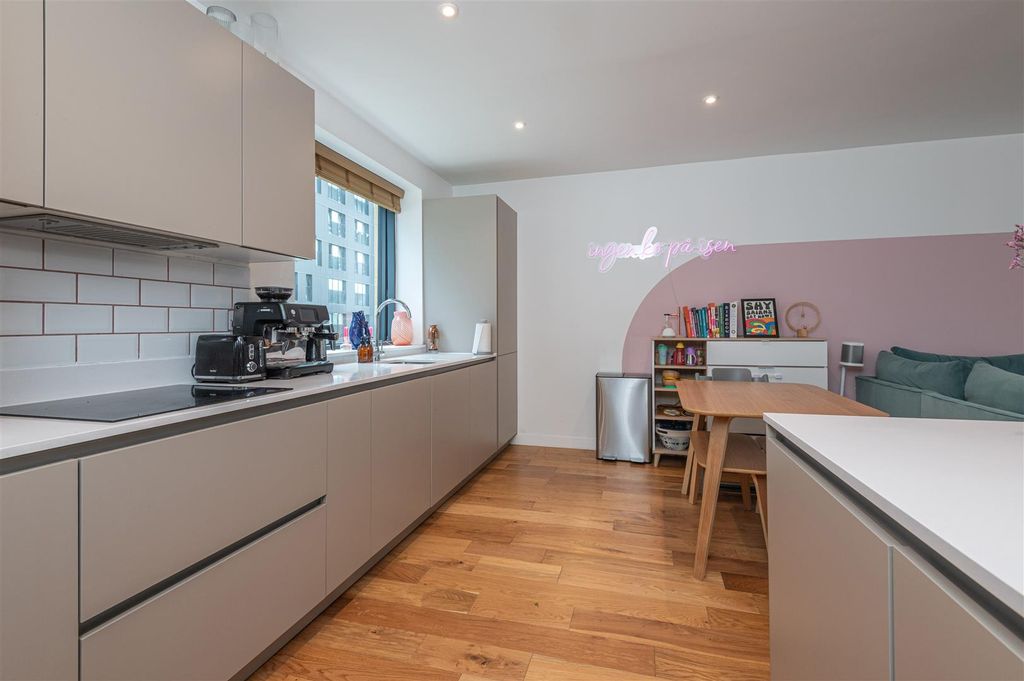 Property photo 2 of 42 65 - 40 Solar Ave Ls9 8Ff.Jpg