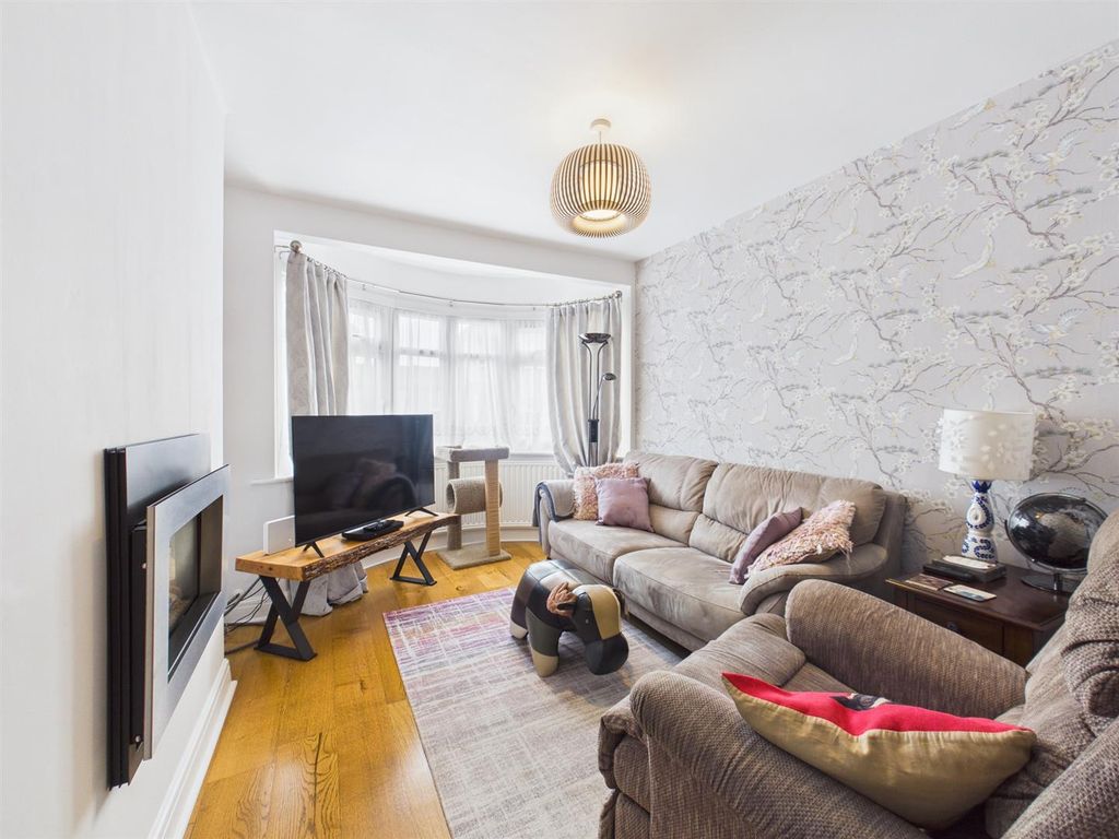 Property photo 3 of 11 E4c1583c80c846d2B627Aaa3B6Eccc40_100_Cam05080G0-Pr
