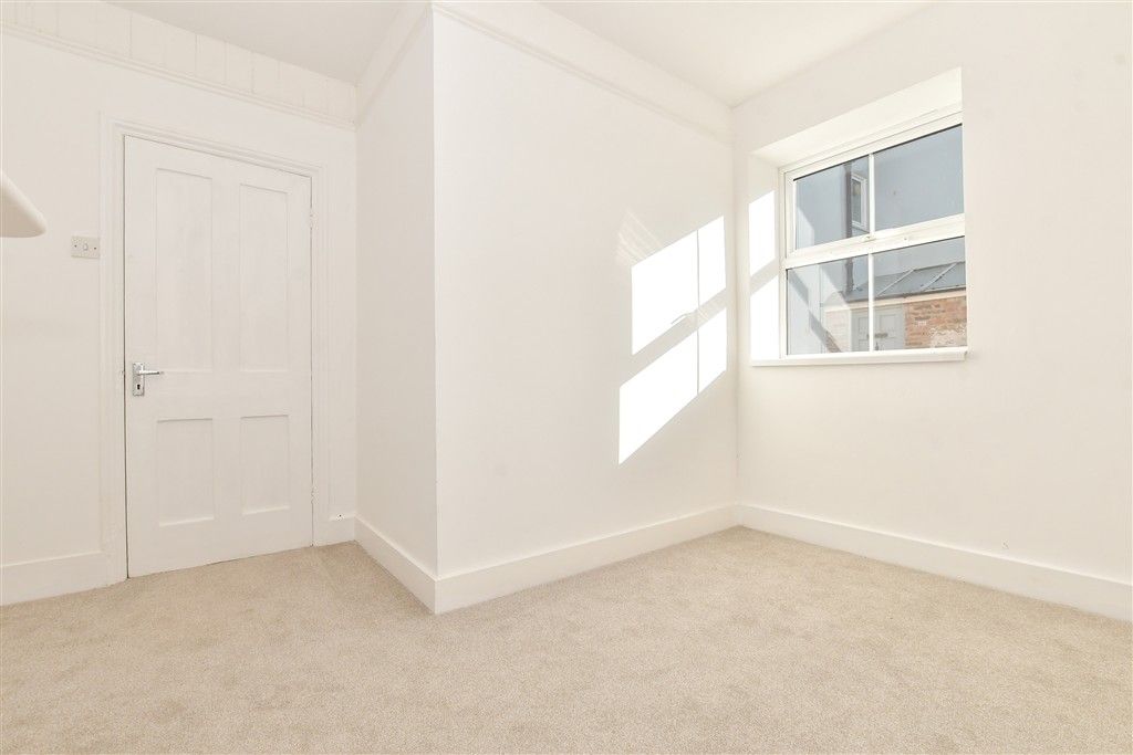 Property photo 3 of 9 Dining Room