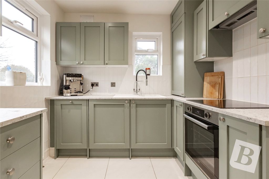 Property photo 3 of 12 Kitchen