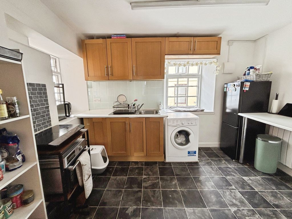 Property photo 3 of 5