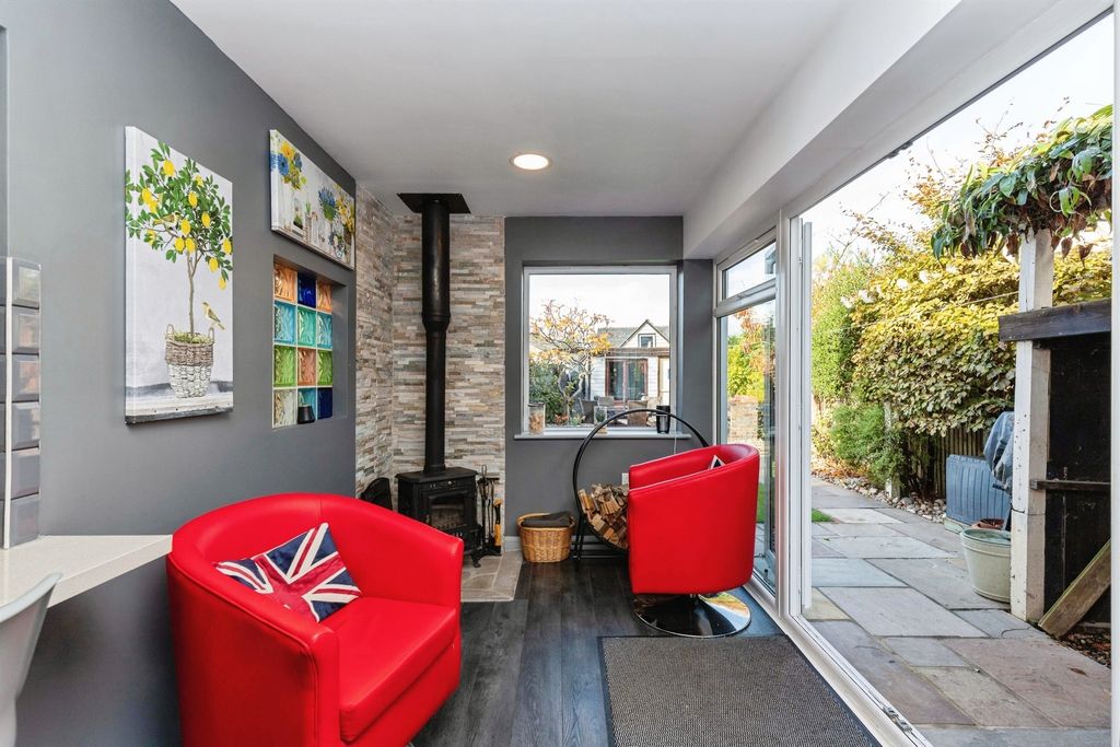 Property photo 3 of 17