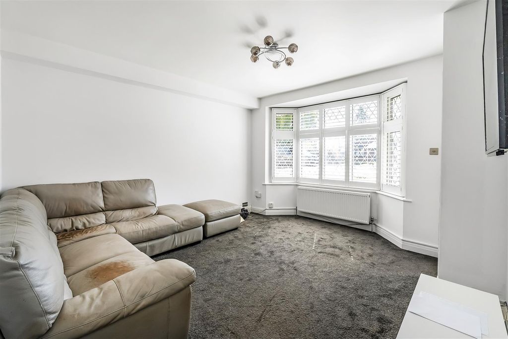 Property photo 3 of 20 340-Gander-Green-Lane-10.Jpg