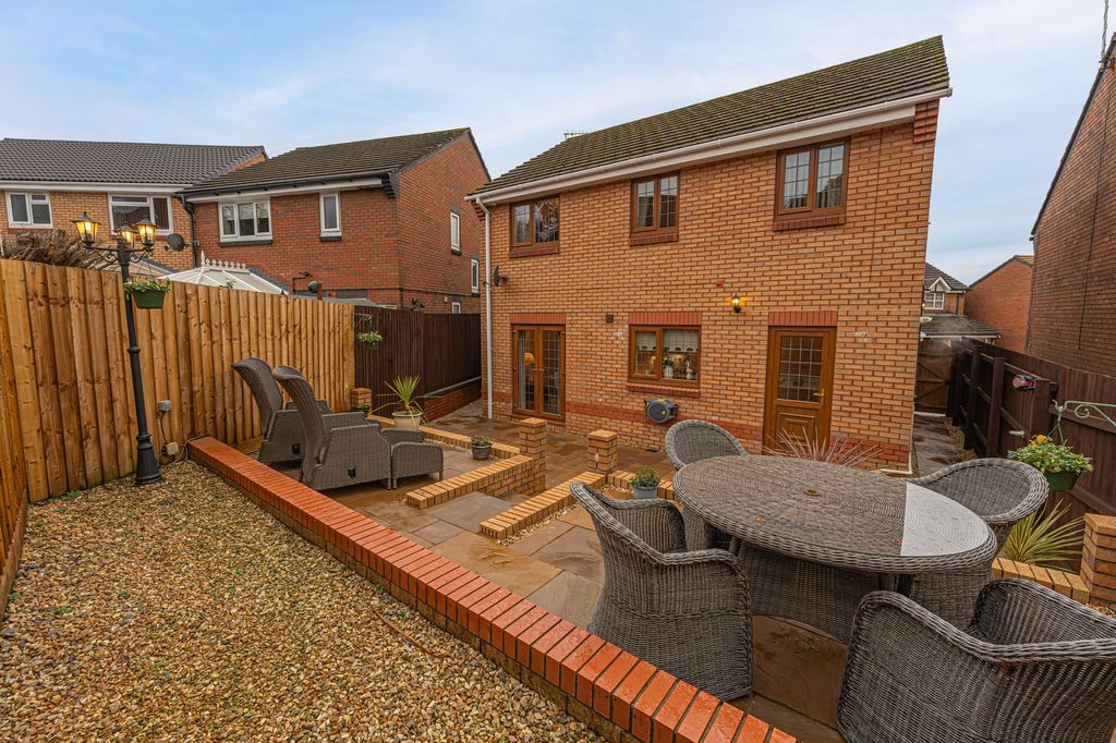 Property photo 2 of 32