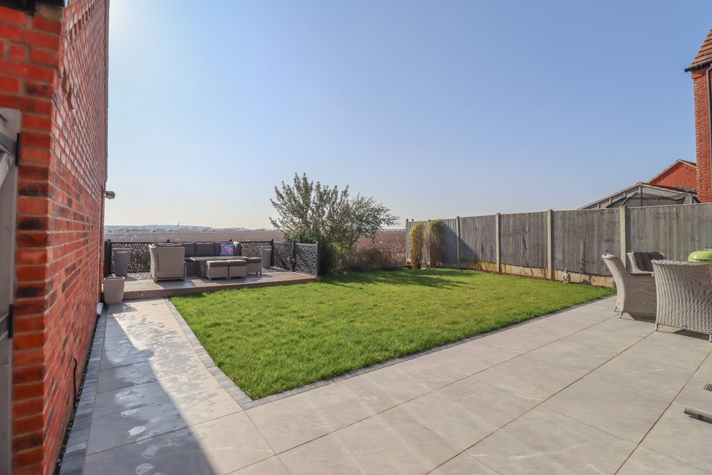 Property photo 2 of 41 4820742