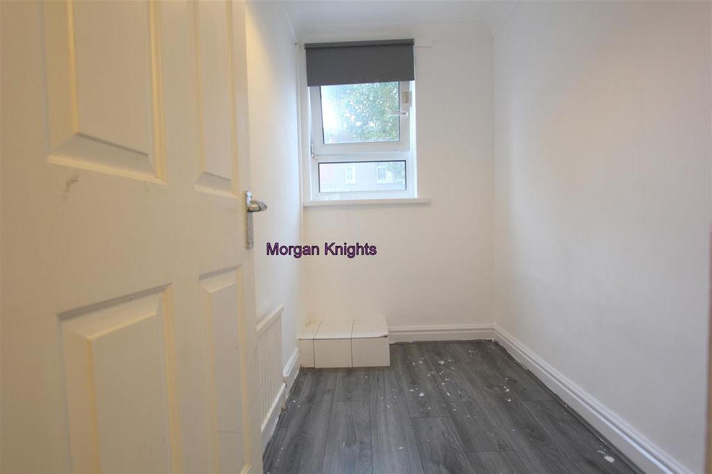 Property photo 3 of 10 Dining Room: