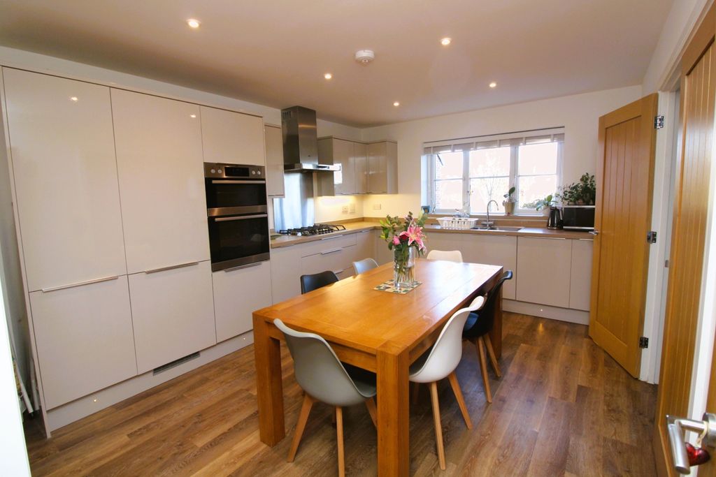 Property photo 3 of 35 Img_2872