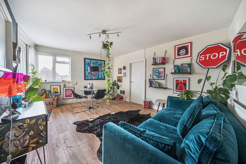 Property photo 1 of 18 Reception