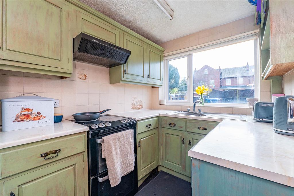 Property photo 3 of 17 Kitchen