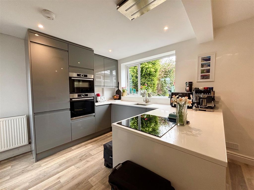 Property photo 2 of 23