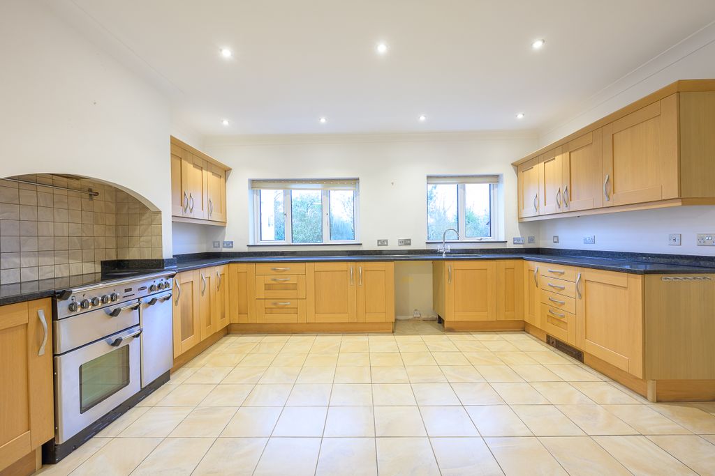 Property photo 2 of 17 Selwyn House-29