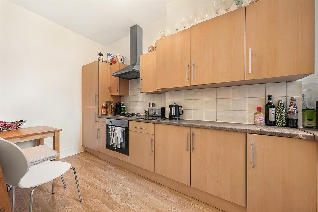 Property photo 3 of 9 08393_00355749.Jpg